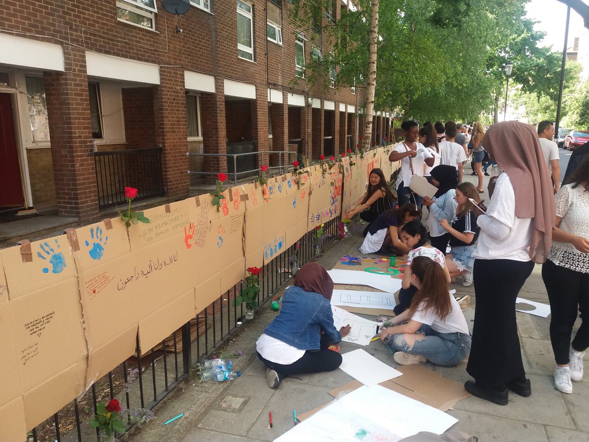 dave_berrie's tweet photo. #CommunitiesOfCare group of art therapists went to #Grenfell 200 teenagers spontaneously made this memorial
#JusticeForGrenfell https://t.co/0c7tePlTI5