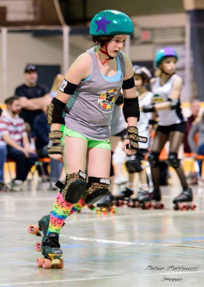 BzzAgentBama's tweet photo. Another amazing derby photo taken by Pete Matteucci. #MidwayMayhem #Callastrophic #JuniorRollerDerby #PicsByPeteMatteucci #NJRD https://t.co/kqUIWjYelc
