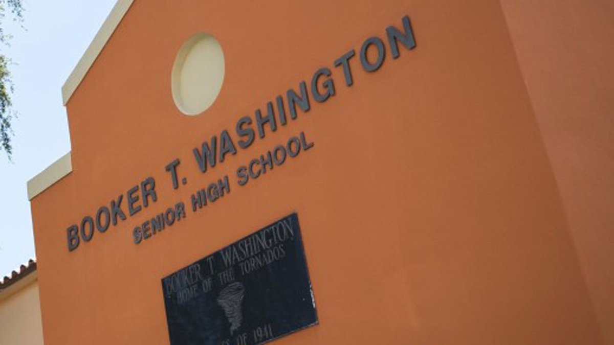 Teen shot dead days after Booker T. Washington High School graduation bit.ly/2tzOLBu https://t.co/1N1r2rDe31