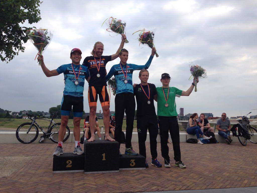 "Coach, ik ga zaterdag in Nijmegen voor 2x die-die-die" Pangmeister <a href="/dscheltinga/">Diederik Scheltinga</a> zet dubbel doodgaan in de 3e dimensie om in winst #tri024