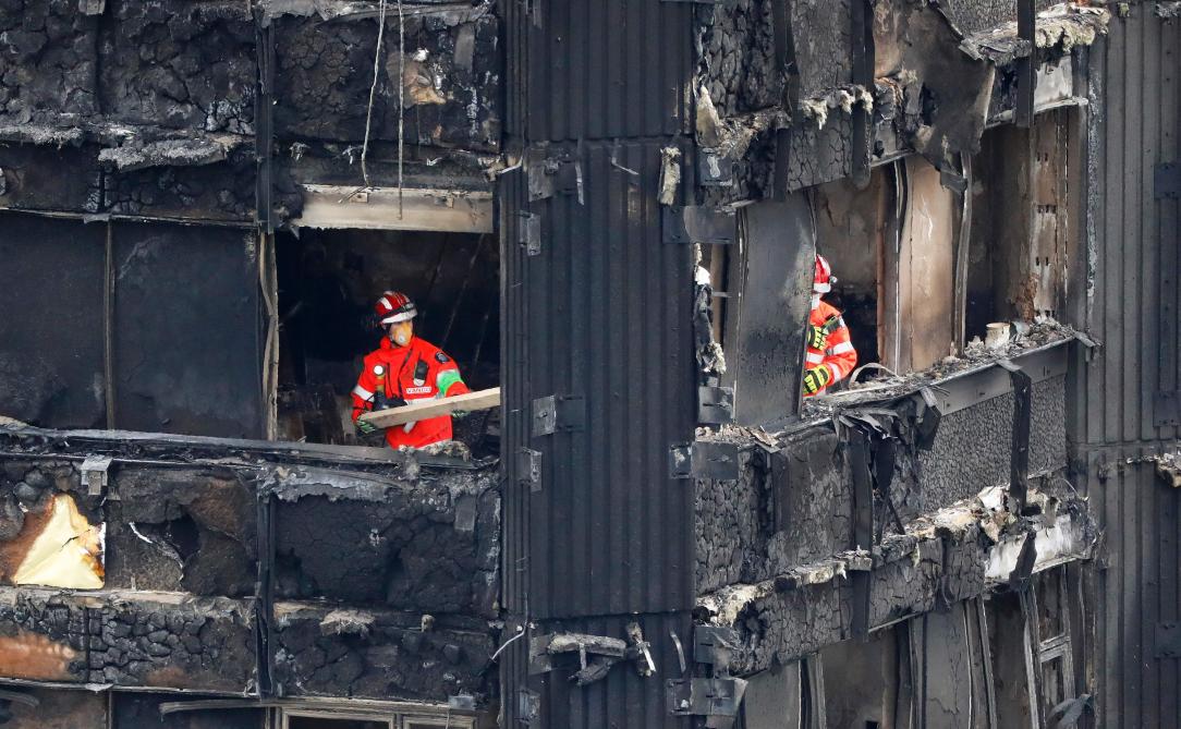 lesoir's tweet photo. Incendie de la tour Grenfell à Londres: 58 personnes présumées mortes
https://t.co/AuPEWxN1Nb https://t.co/JswGPdRDHC