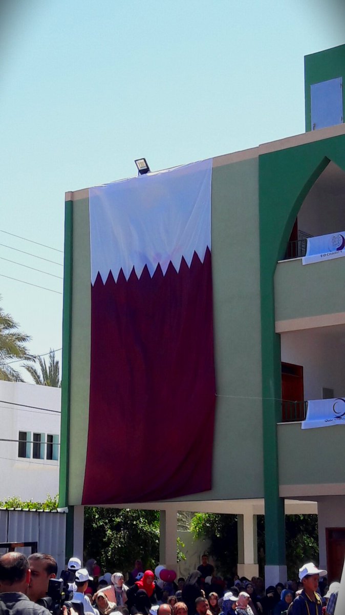 #صور من الوقفة التضامنية لأهالى الشهداء و الفقراء في #غزة مع دولة #قطر 
#تسجيلات_حمد_العطيه
#غرابيب_سود
 #ال_مره_سور_قطر