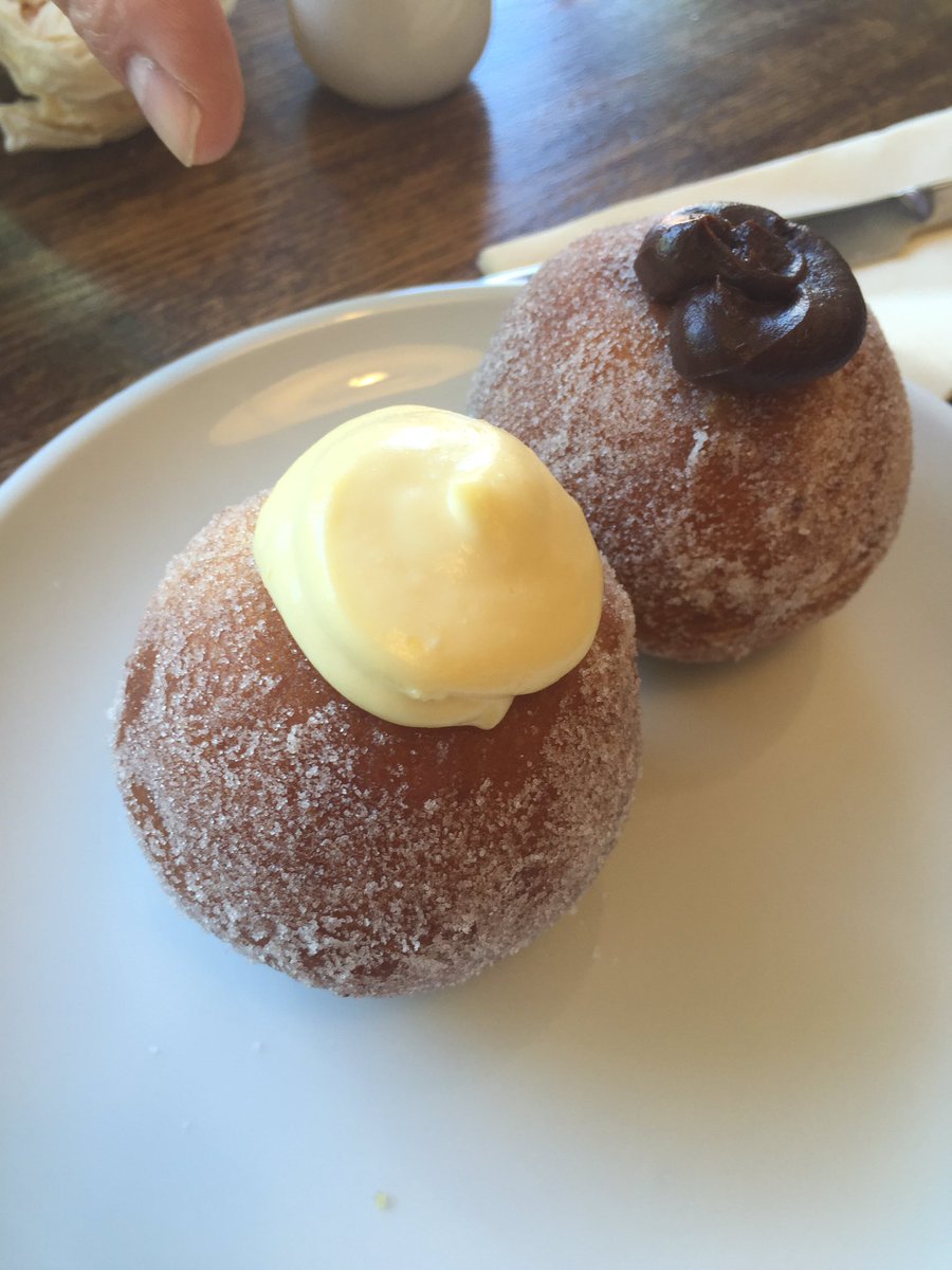 Finally tried the dark chocolate and lemon with marscapone delights at newly opened <a href="/1Bomboloni/">Bomboloni_Bristol</a> Did not disappoint. Lovely lunch and bombis.