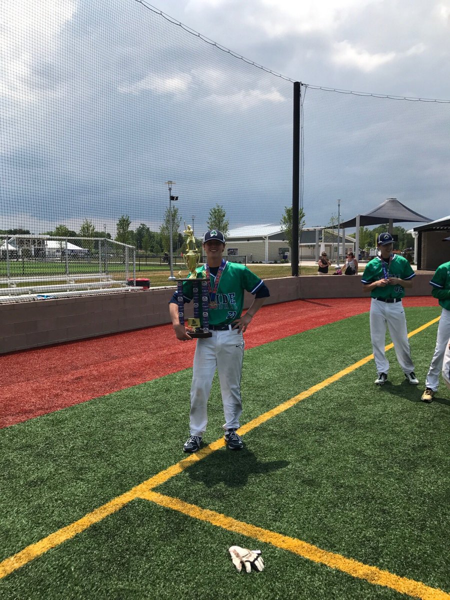 JeremySassano's tweet photo. Sorry ladies I'm married to the game. https://t.co/VUhZfXC4yw