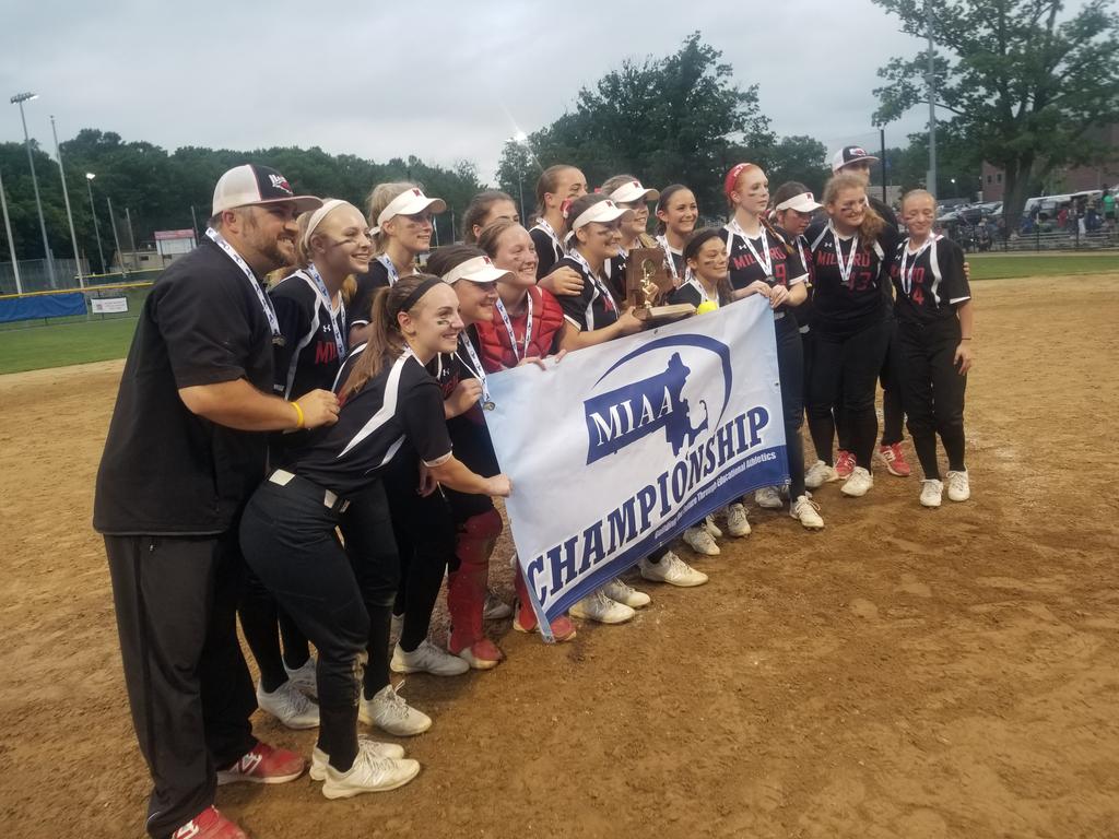 BrianRoachJr's tweet photo. Your Division 1 champion Milford @BostonHeraldHS https://t.co/oXaEF9MCkr