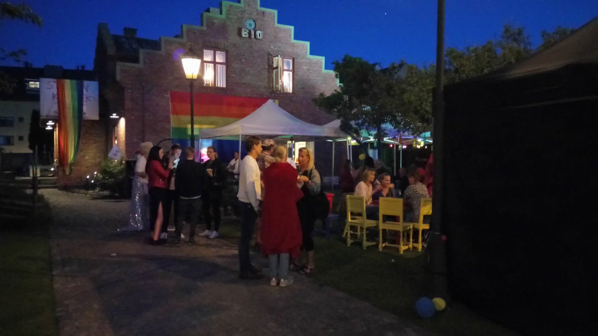 Konstigagubben's tweet photo. #Pride #Pride2017 #LoveIsLove #LoveWins #PrideMonth #PrideFalkenberg #VemDuÄnÄr #svpol https://t.co/qfvC3SPap3