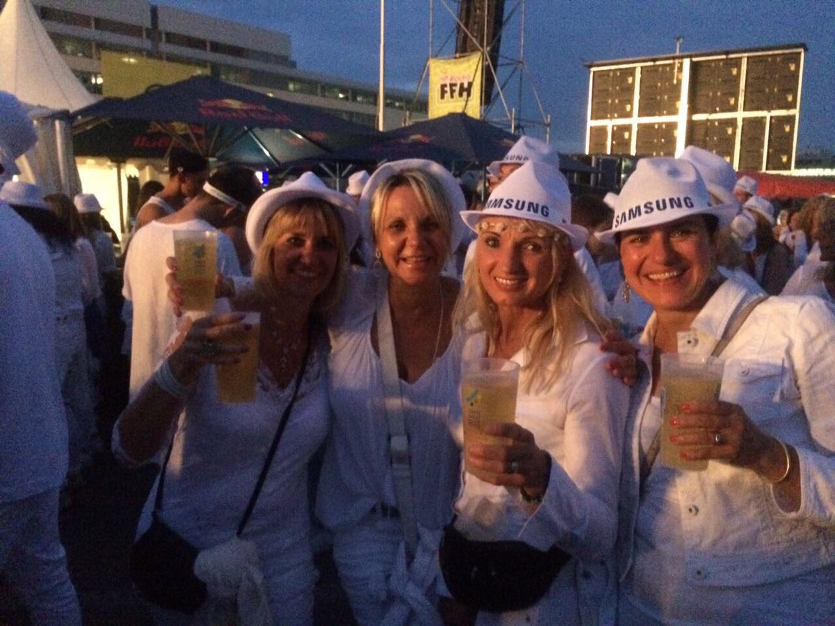 wolf_rudolf's tweet photo. Just White Party #FFH #hrtreff https://t.co/2VcQZnqdOT