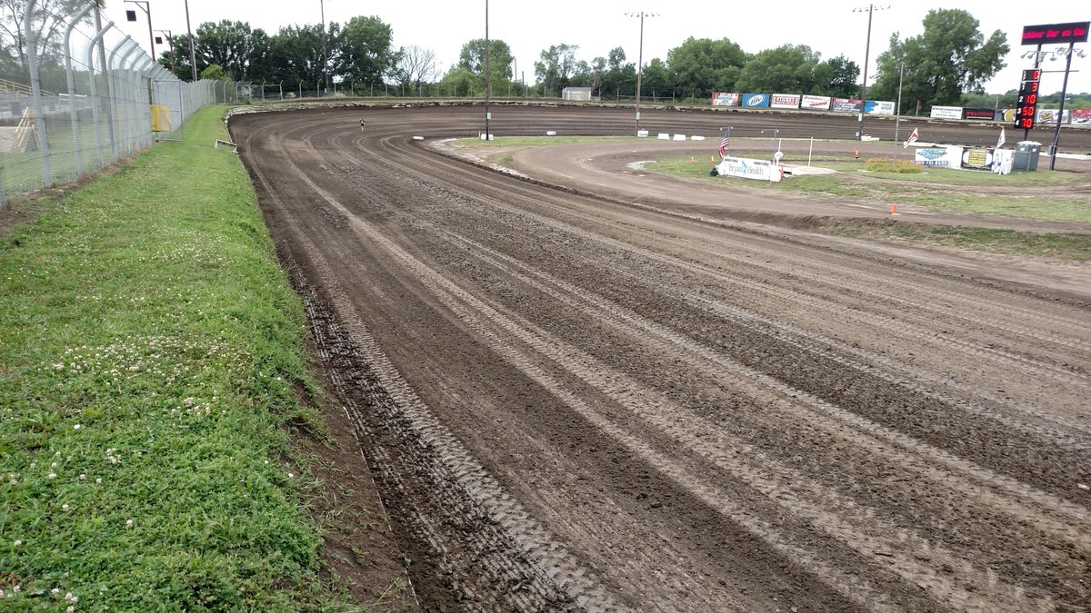 SpecSportsNEB's tweet photo. The @EagleRaceway track might be a little damp, but we're racing! Watch all classes on LOD ch 1020 or at https://t.co/Dhv5iVv7Rt beg. Tue https://t.co/5SXrb9Xn9g