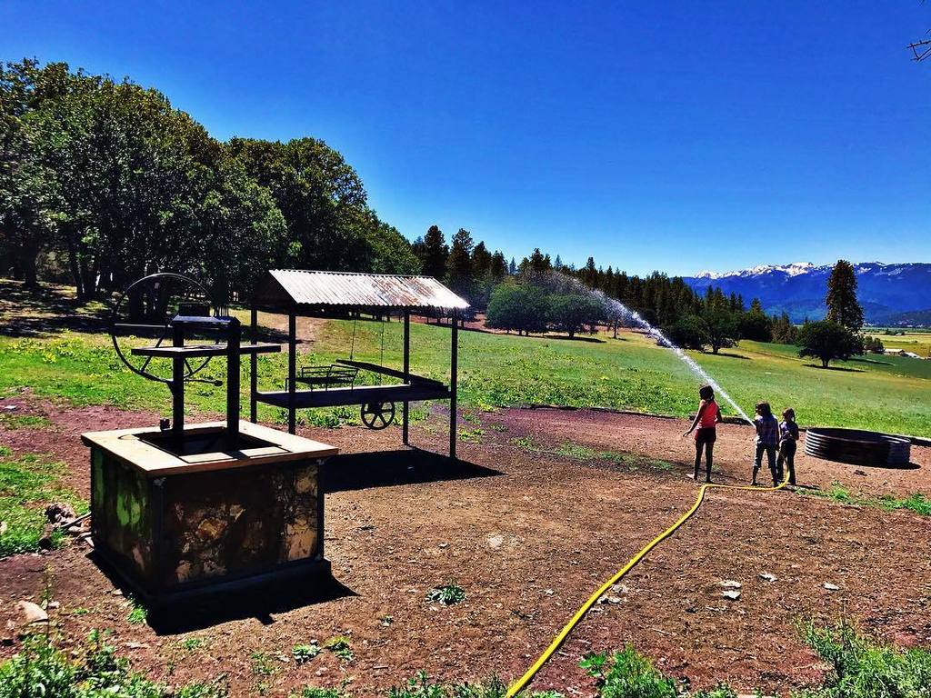 FiveMarys's tweet image. Testing the fire hose at the BBQ area - it works! 🔥💦👌🏼
#safetyfirst #andsecond #firehosefun #bbqs #campfitepit #ca… ift.tt/2rIEQIE