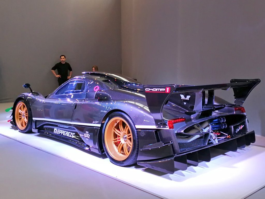 Autocosmos's tweet photo. El @OfficialPagani Zonda Revolution fue sin duda el coche más impresionante del @SalonAutoBA https://t.co/xo6Bty8YZ2