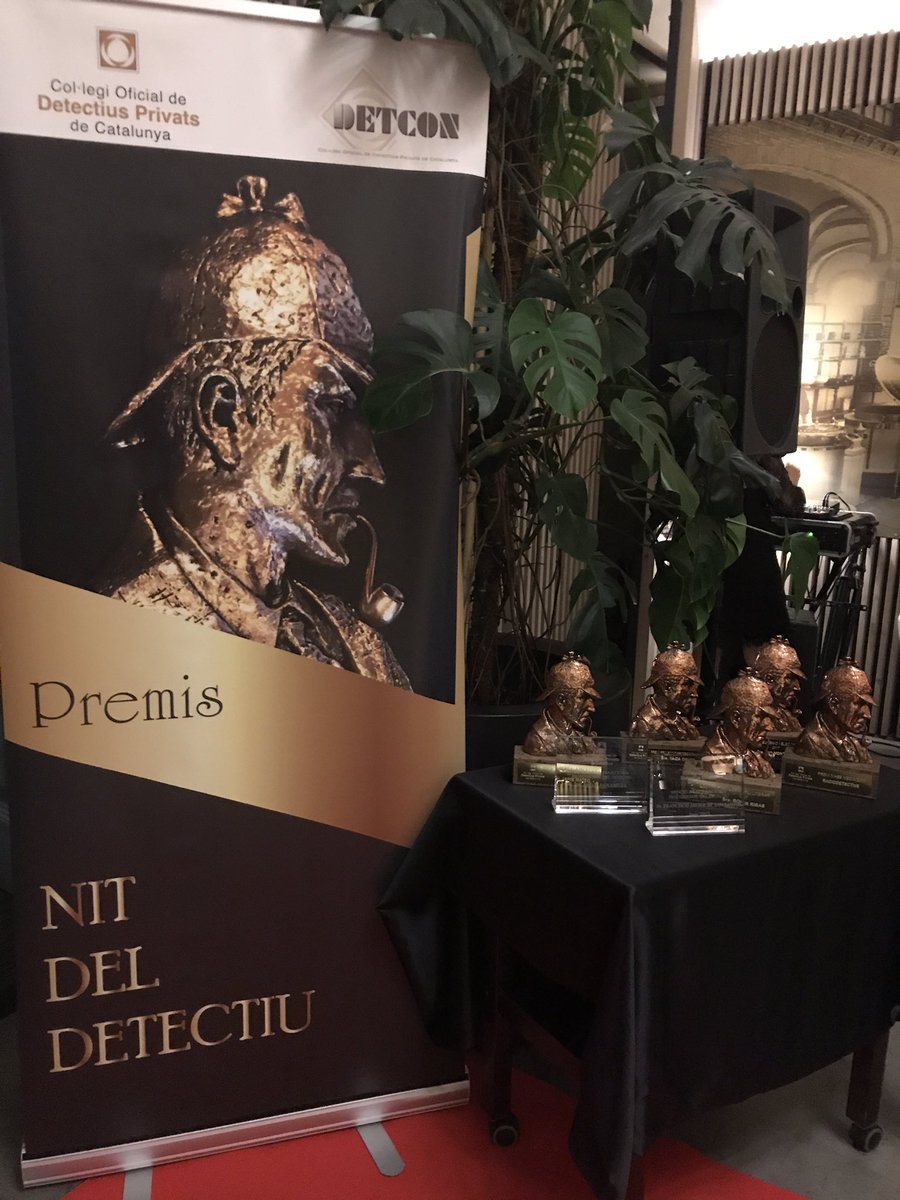 GuerreroRafael_'s tweet photo. Los #Sherlock están esperando a los premiados #NitDelDetectiu #Detectives https://t.co/UuHoUYwYtp