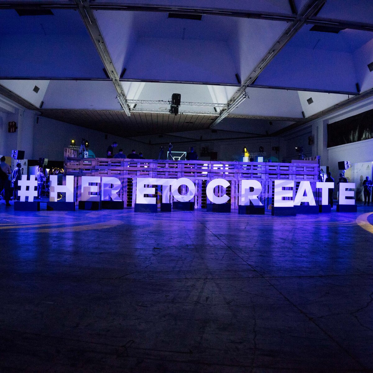 santiagoyusta's tweet photo. Muy contento por formar parte de este evento #Adidas y por supuesto llevarnos el triunfo! @josenogues13 @Sergi_Garcia10 #crazyexplosive #bcn https://t.co/GgX1gDUjOQ