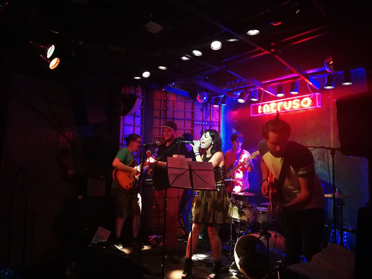 lapropuesta_web's tweet photo. .@TheGrooband ruge en la #SalaIntruso  @EemilioEesteban @NURMusicOficial https://t.co/J6A6M1GJDZ