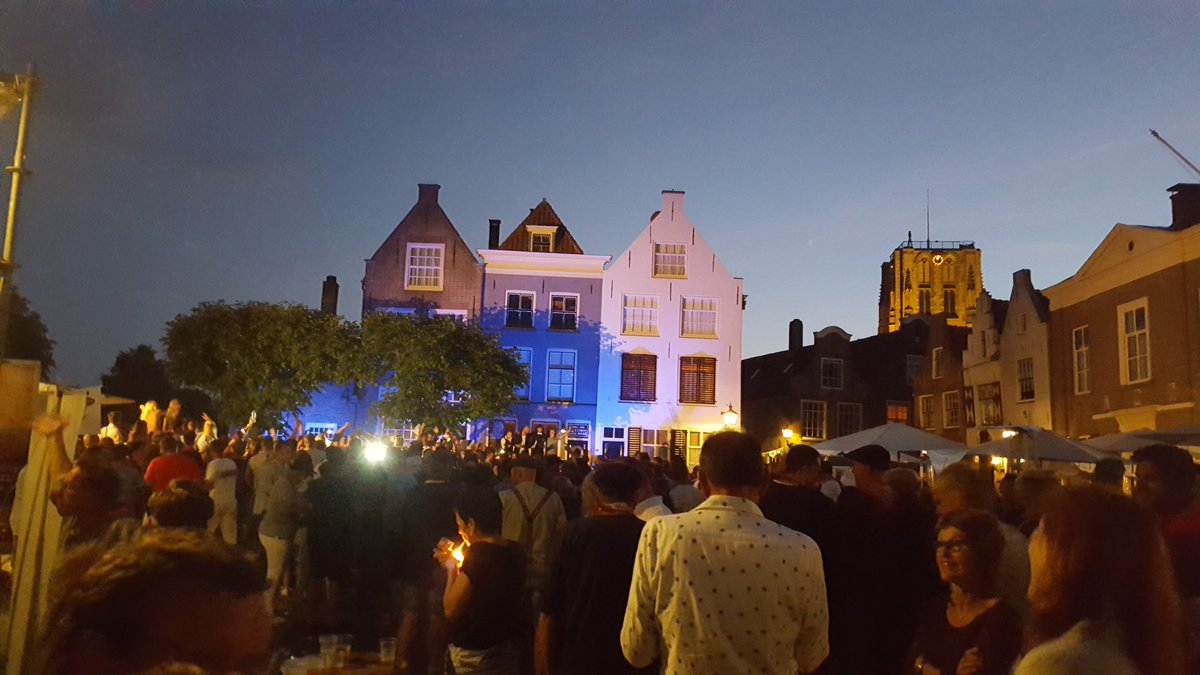 BreenMirjam's tweet photo. Weekend Mode on!!
❤ Living in our beautifull small city.. People dressed up 1920's style..
music..
#PortWineDays
#MeetingUpWithFriends https://t.co/6KDQ27W0jc