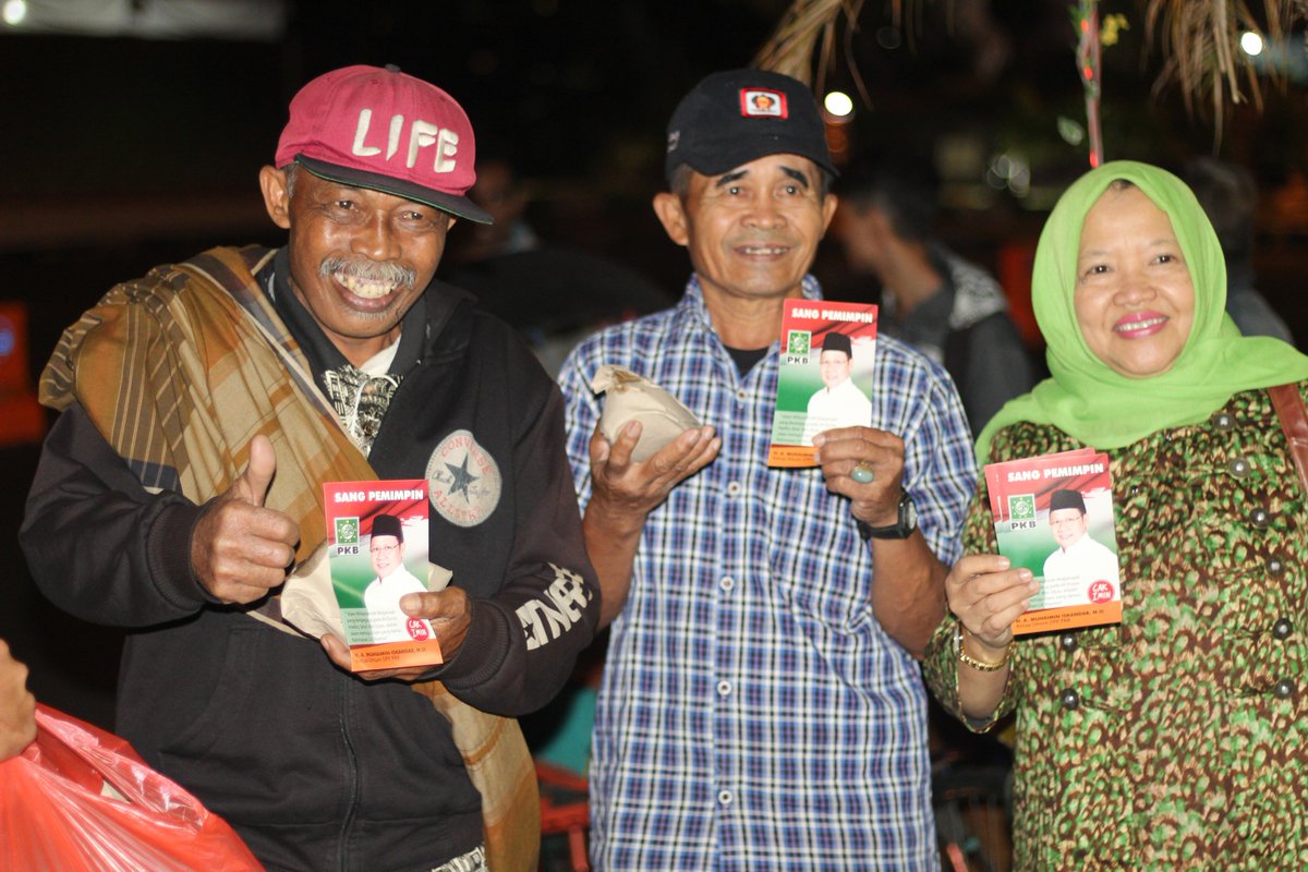 Sahur on the Road Gemasaba Kota Malang bersama Ibu Nyai Lathifah Shohib. barokah. #PKBmembelarakyat <a href="/cakiminpkb/">Cak Imin</a> <a href="/DPP_PKB/">DPP PKB</a> <a href="/dpwpkbjatim/">DPW PKB JAWA TIMUR</a>