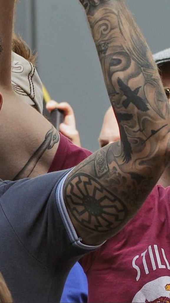 ndrs vrgs on Twitter "Schwarze Sonne. 3 Hakenkreuze übereinander. SS