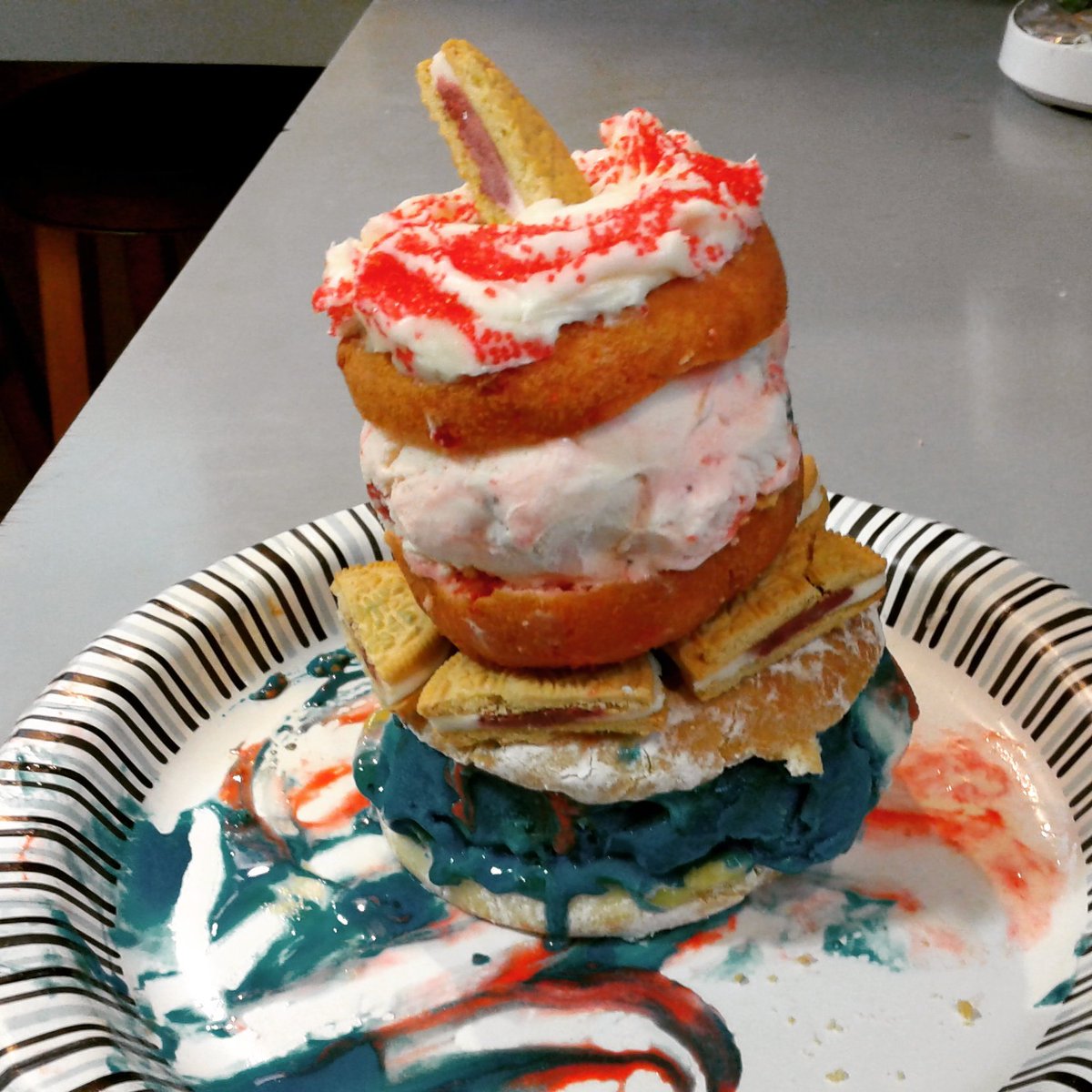 AJLester11's tweet photo. ITS420π€ππ€STACKS OF FRUITY YUMπNUM NUM NUM #LemonFilled #SBerryCake #DONUTS #SBerryChCake #Celebration #IC #JellyDonutOreos #GinormousFood https://t.co/U73hHdTXQO