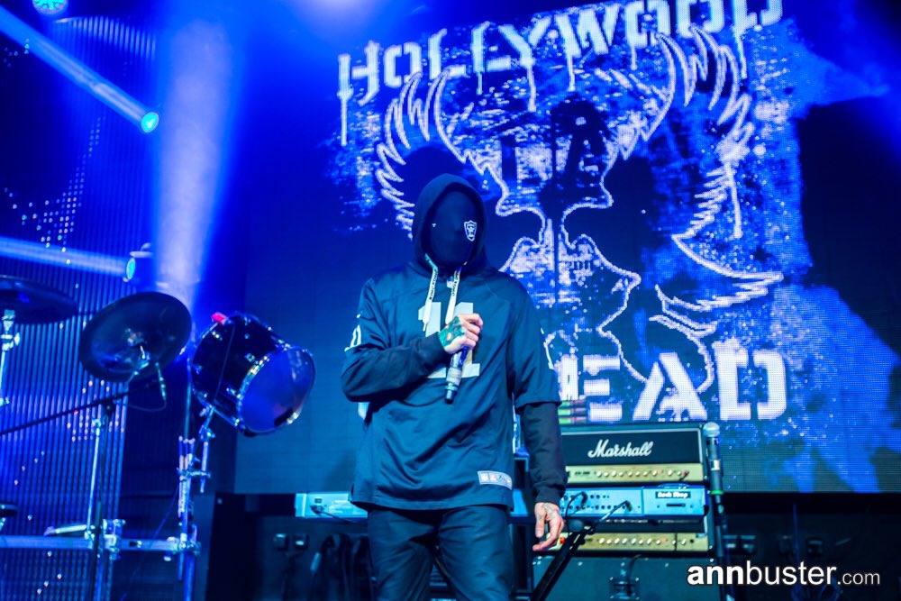 hollywoodundead's tweet image. H U is comin' 4 U 👊🏻