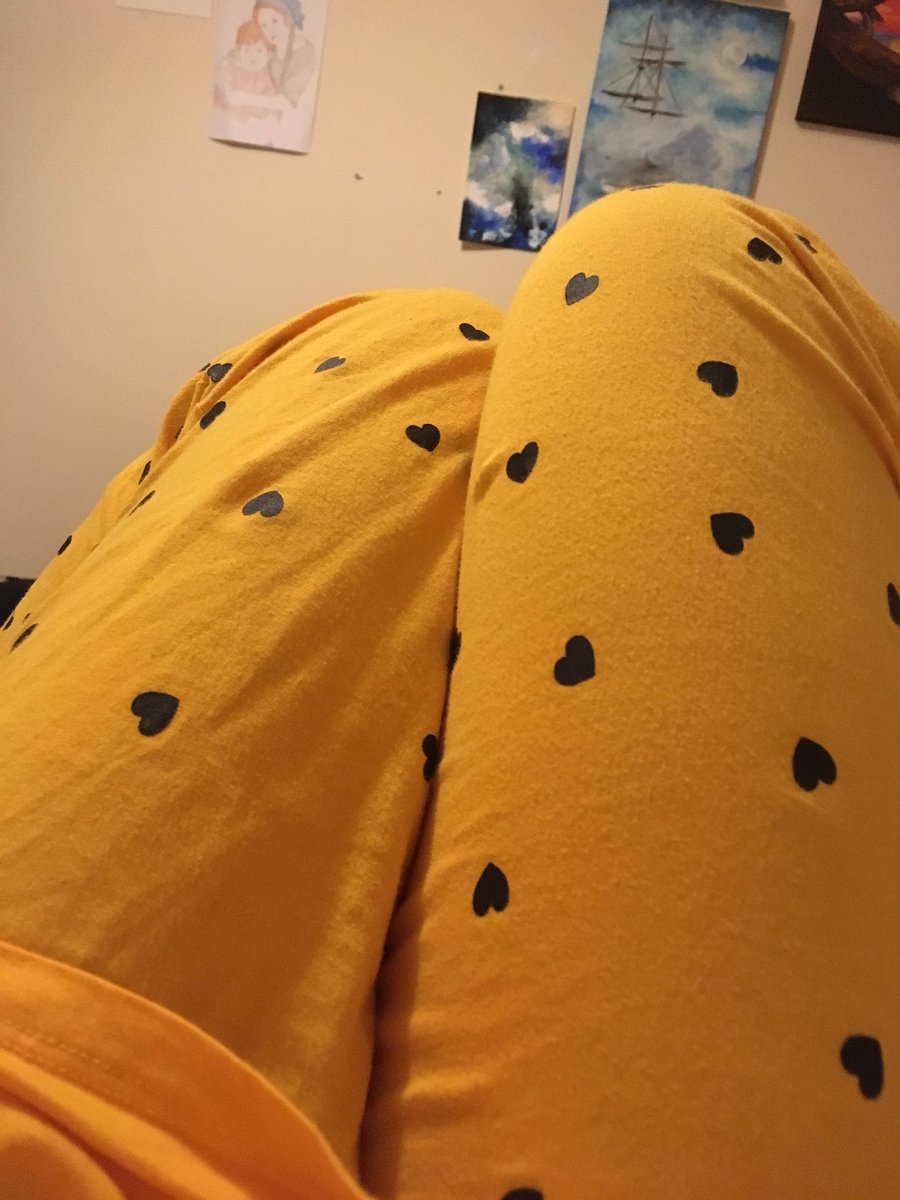 MissyMayaa's tweet photo. When you compliment your flatmate's pj and she gives it to you #flatmatesgoals #feellikeasunshine https://t.co/G3pfwsZcxy