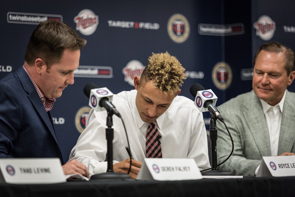 Royce Lewis, the number one overall pick in the 2017 MLB Draft, is officially a Twin! https://t.co/83qDRNGcRO