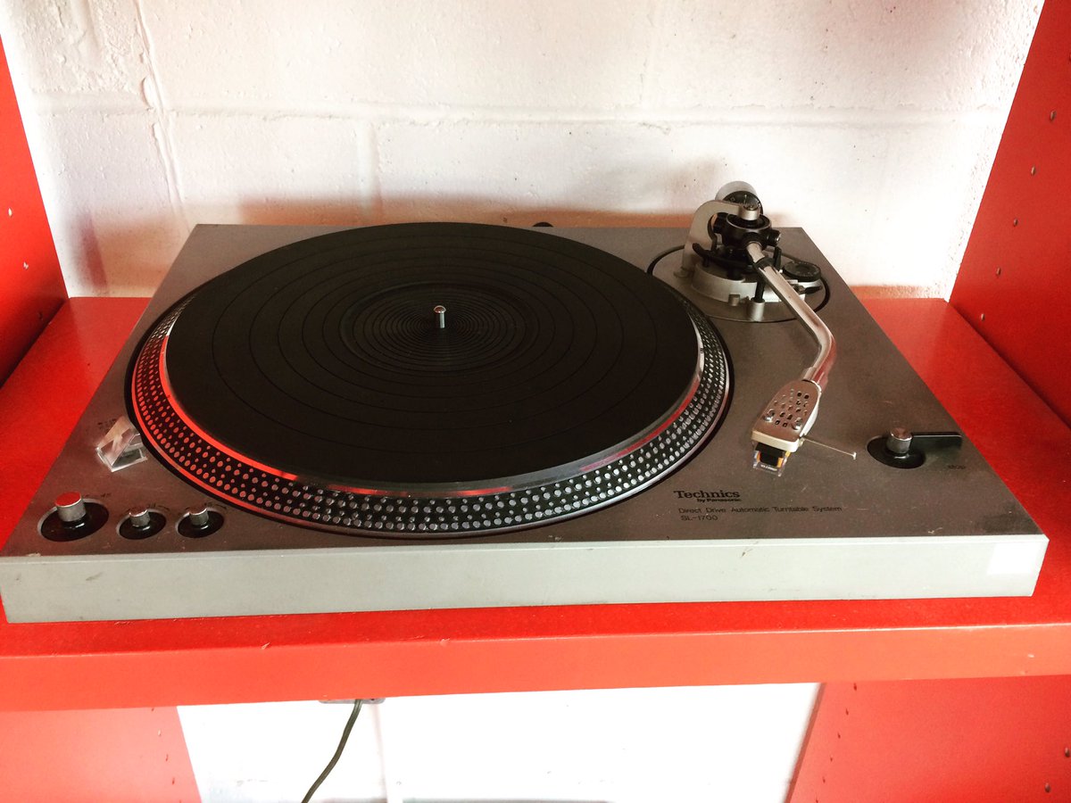 Just in: Technics SL-1700 turntable!
