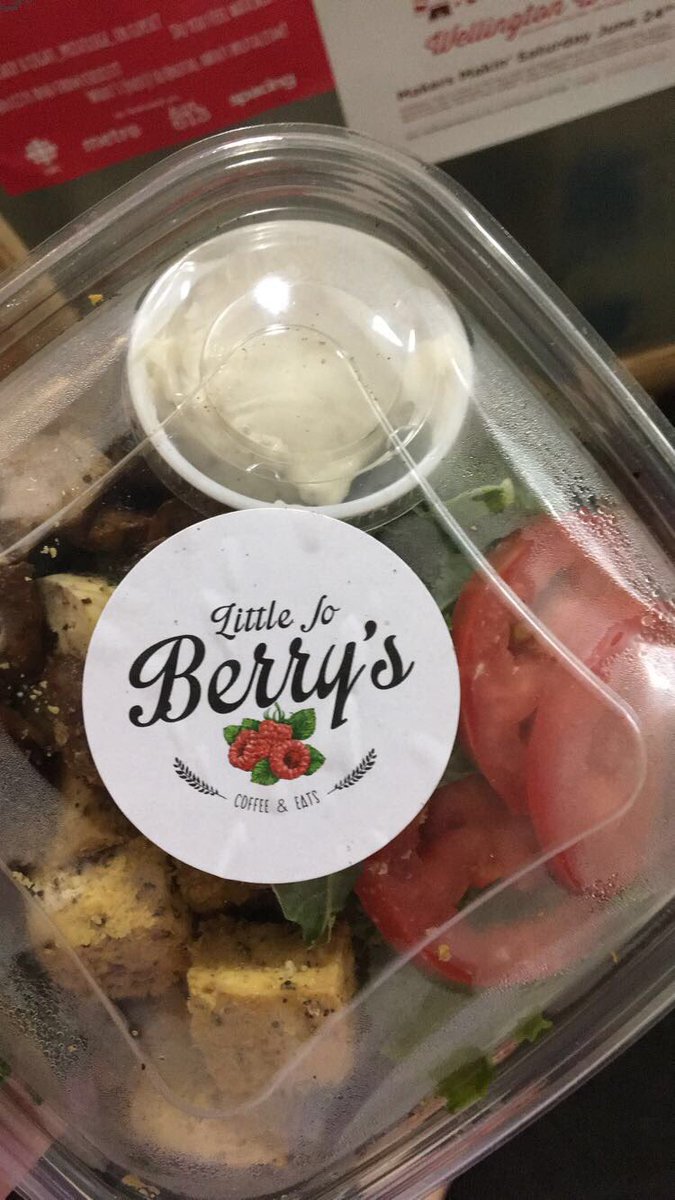 kitiarascott's tweet photo. All the vegan foods #immadienowbye #itscheatday https://t.co/6C3K5QjRSG