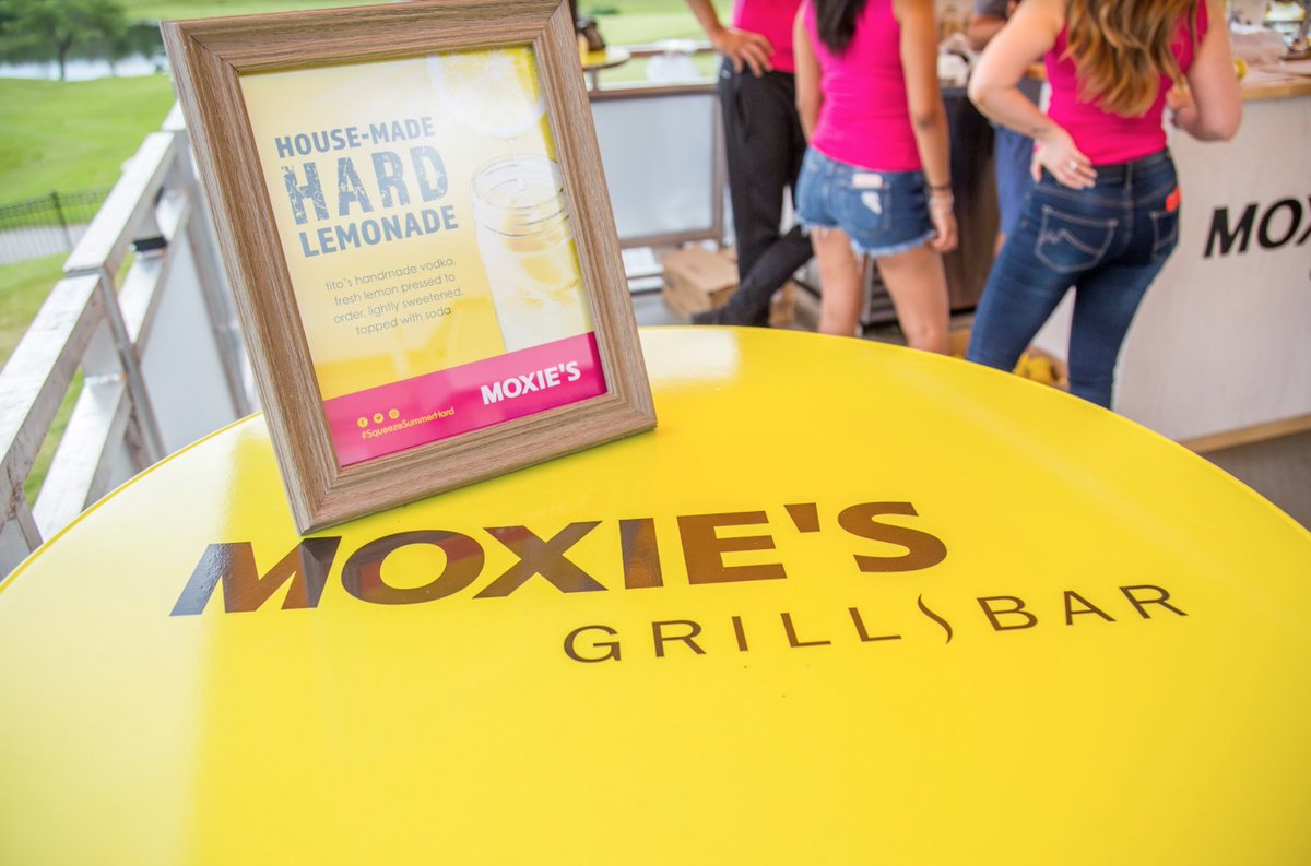 moxies's tweet photo. We're at #SugarBeach for the #TOwine fest tonight! Have you tried our House-Made Hard Lemonade?! Now is your chance! https://t.co/FXoUGqQJCz