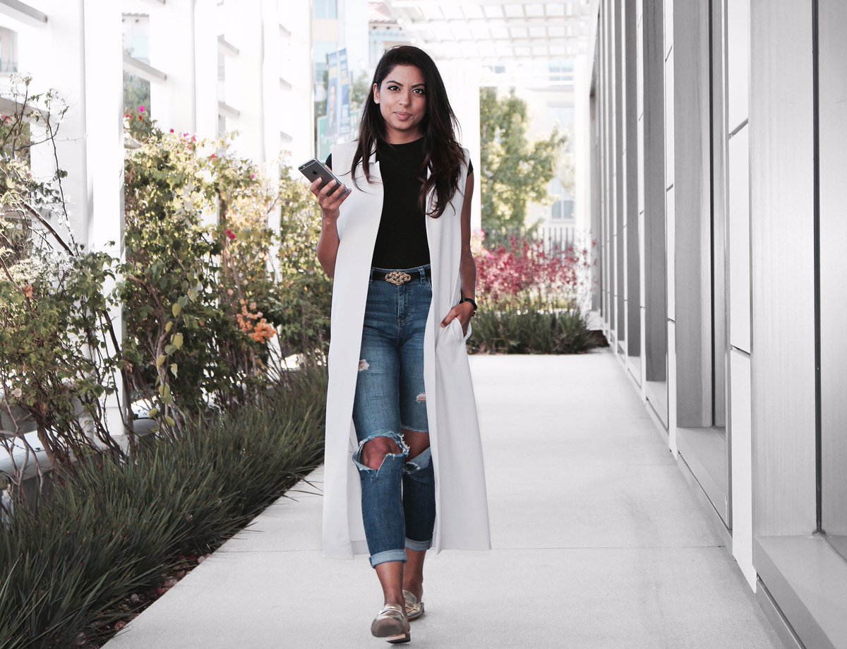 aliyajasmine's tweet photo. #ReporterOOTD 
Chic office look...with Robe &amp; Slippers level comfort! 🎥😴👌🏽 https://t.co/GIoFCSHXtD