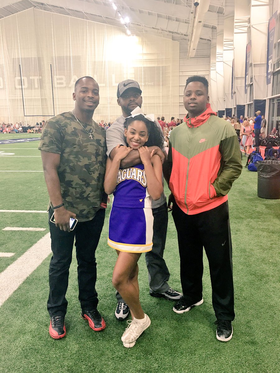 SpannCynthia22's tweet photo. Supporting Our All American Cheerleader ❤️❤️❤️ #NextStopDisney https://t.co/15SW6YRrI9