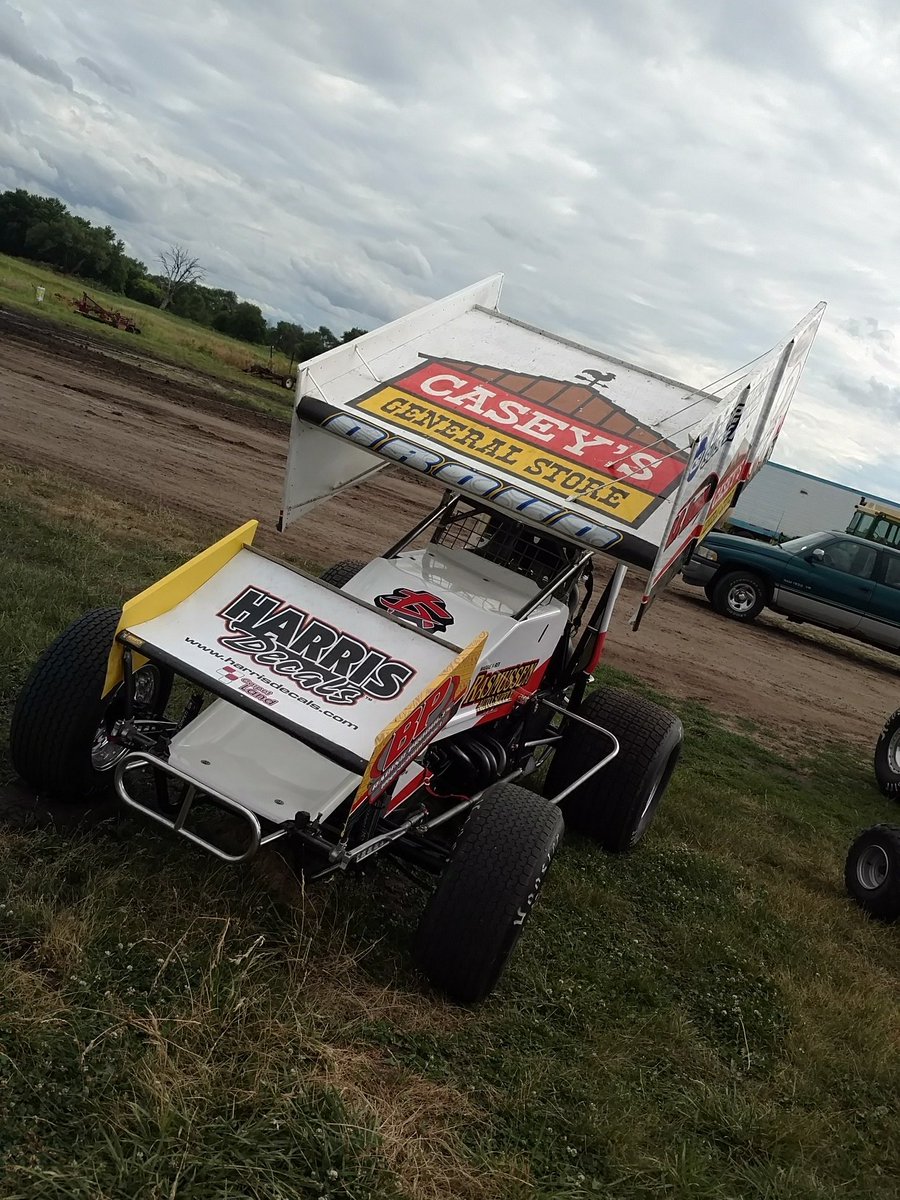 Dare2Team's tweet photo. D2T @ Off-Road Speedway in Norfolk. #caseysgenstore #bpracingproducts #harrisdecals https://t.co/uXoLi03QwW
