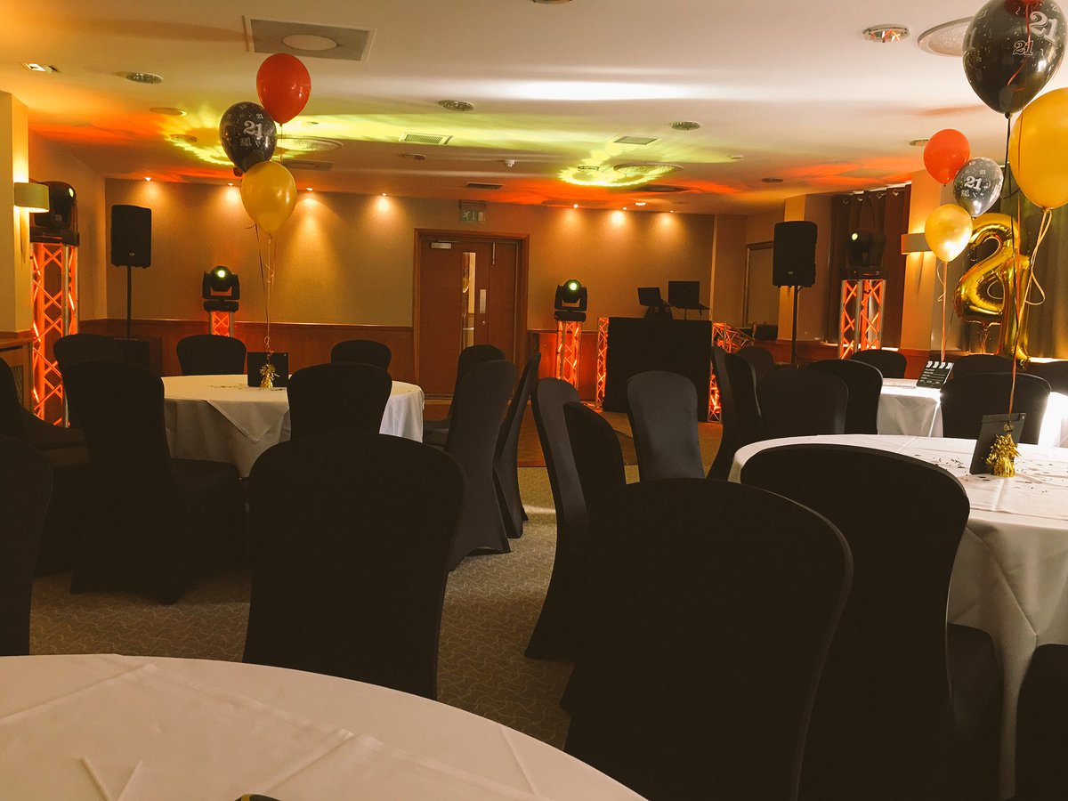 instaevents2016's tweet photo. Great atmosphere tonight for Laura's 21st Birthday party! 🎉🎉🍾🍾🍻 #DJ #Party #21st #Birthday https://t.co/11A4tlLtAx https://t.co/Nwauw0W9si