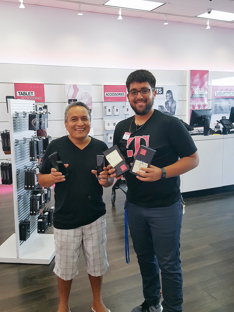 Alexis from Team Bell Gardens with customer happy for his Father's Day gift! <a href="/SalGarcia01/">Sal Garcia</a> @TMW_team