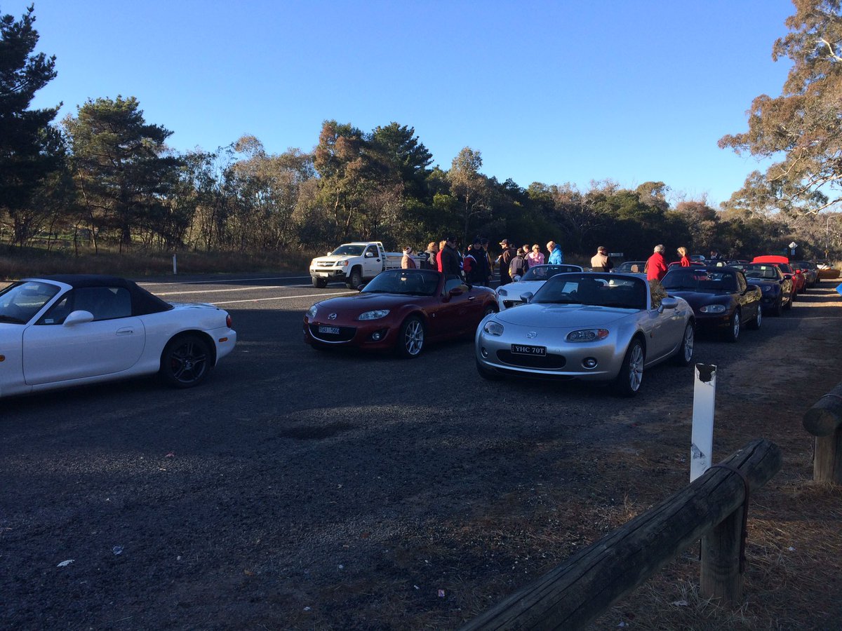 mx5canberra's tweet image. On a glorious 6C Canberra morning, 24 cars ready for a terrific run to lunch at Jugiong