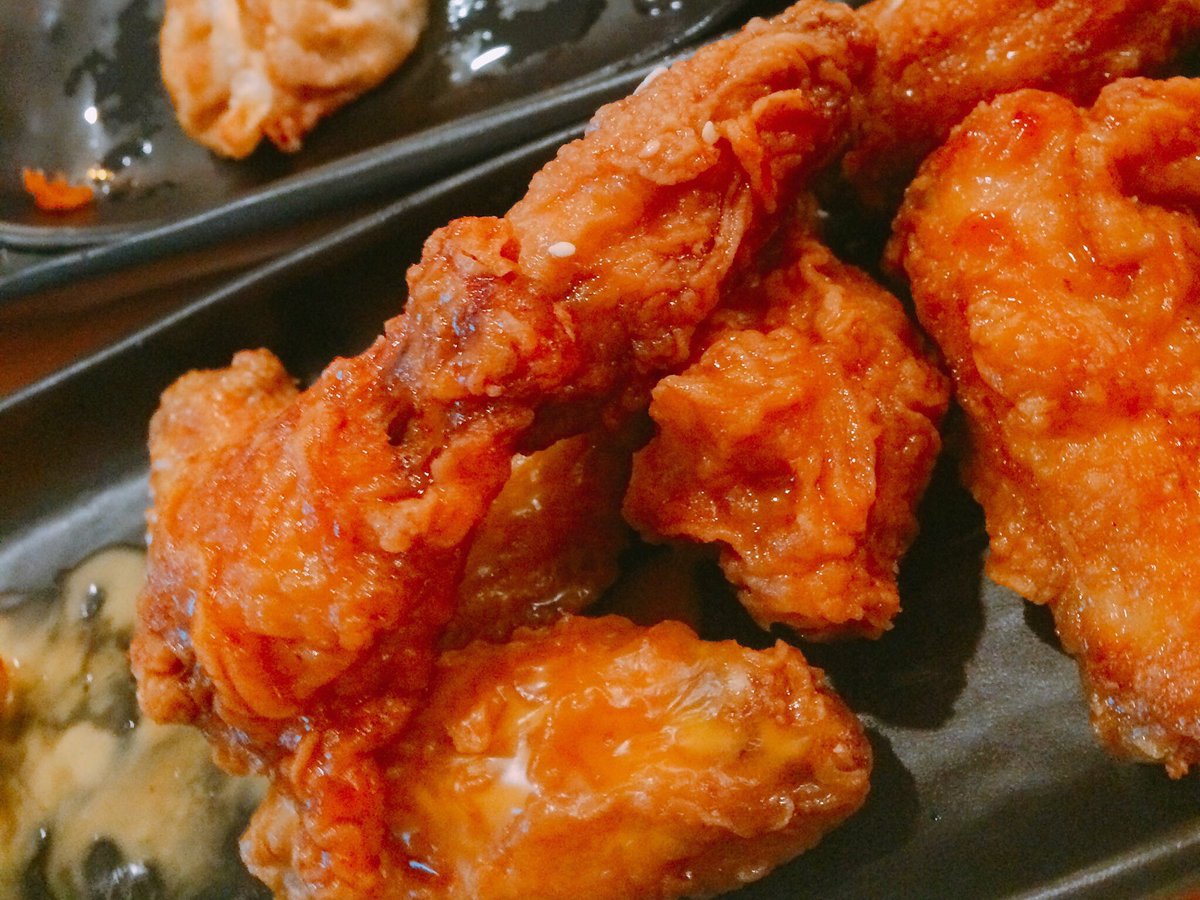 aroundthegirls_'s tweet photo. 📍Wings Factory ใน Coco BTSราชเทวี ทางออก2 ราคาหัวละ 279 รวมน้ำ โดยรวมทุกอย่างโอเค ไก่อร่อย ส่วนตัวชอบเฟรนฟรายมากกกค่ะ 🍟 #อร่อยไปเเดก @aroii https://t.co/FGFbPcm9LK