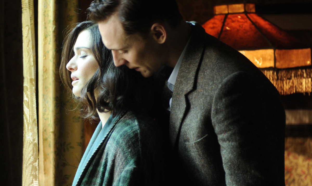 岡田次雄 愛情は深い海の如く 11 主演 レイチェル ワイズ トム ヒドルストン 1950年代ロンドン 年の離れた判事の夫 若い男との不倫 妻の浮気を知るが離婚は拒否 女は自己嫌悪から自殺未遂 男は戦争経験から自殺が許せなく距離を置く 女の 深い