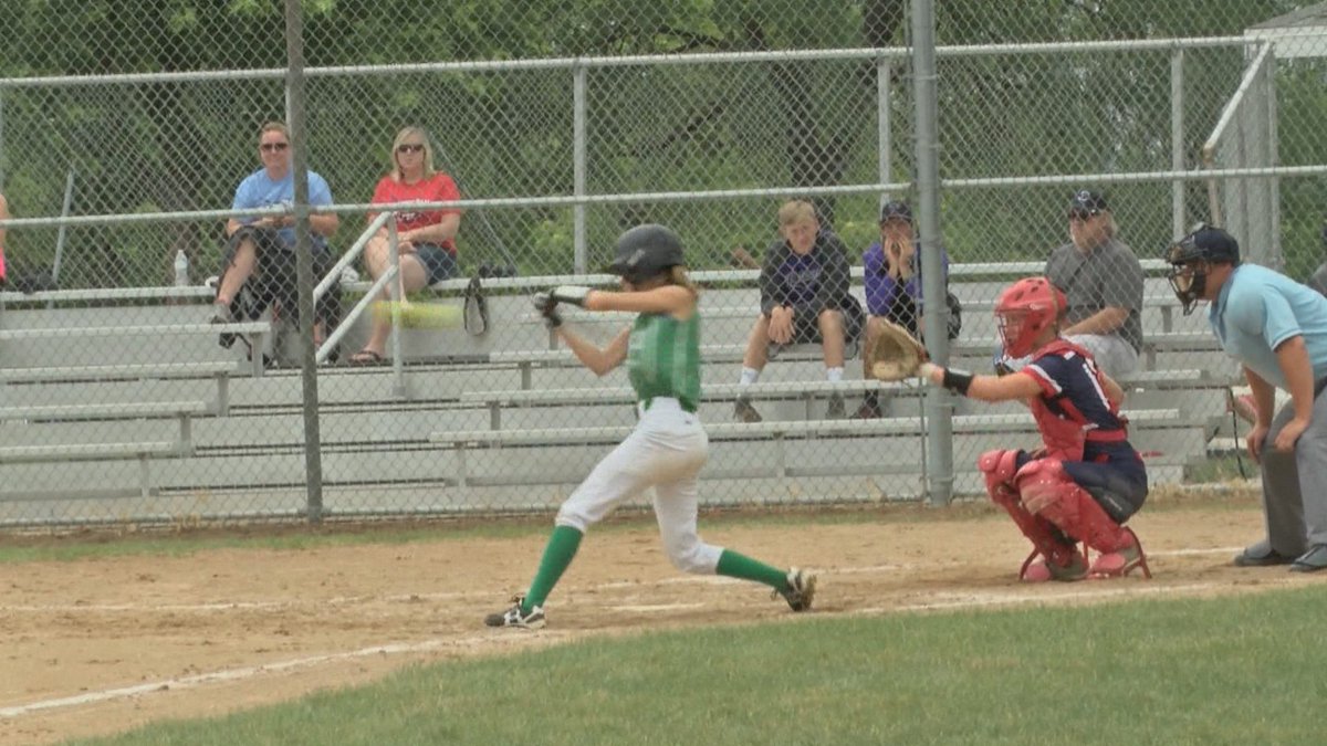 SportsZoneKCAU9's tweet photo. UPSET ALERT: @wm_softballer jumps on No.11 Alta-Aurelia early and eventually topples the Warriors, winning 10-5. https://t.co/yISNJ3b0ma https://t.co/MTDfjsJVpm