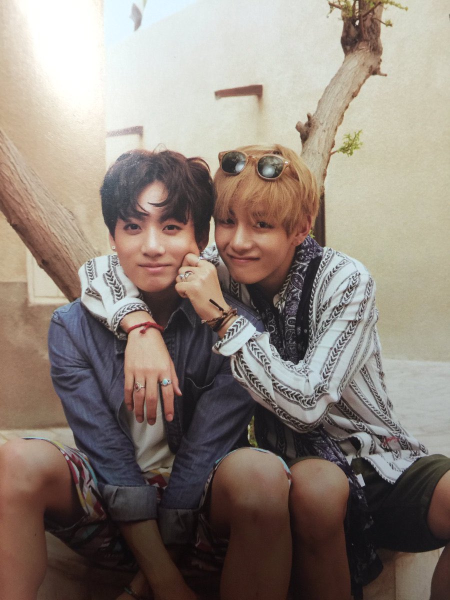 Anh11Trn's tweet photo. 😊😊😊 @BTS_twt @bts_bighit #vkookforever #taekook #vkook #mycouple #myangles ❤️❤️🍀🍀 https://t.co/h3cmEbQs1f