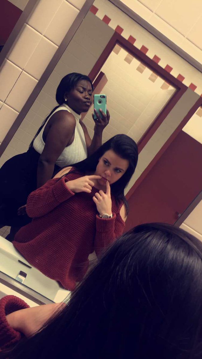 ericaborrell's tweet photo. Happy birthday to the most OC girl but also my best friend! Love you girlie, hope you had a fabulous day 😘💗💗😘💗 https://t.co/cmAkbEX3GG