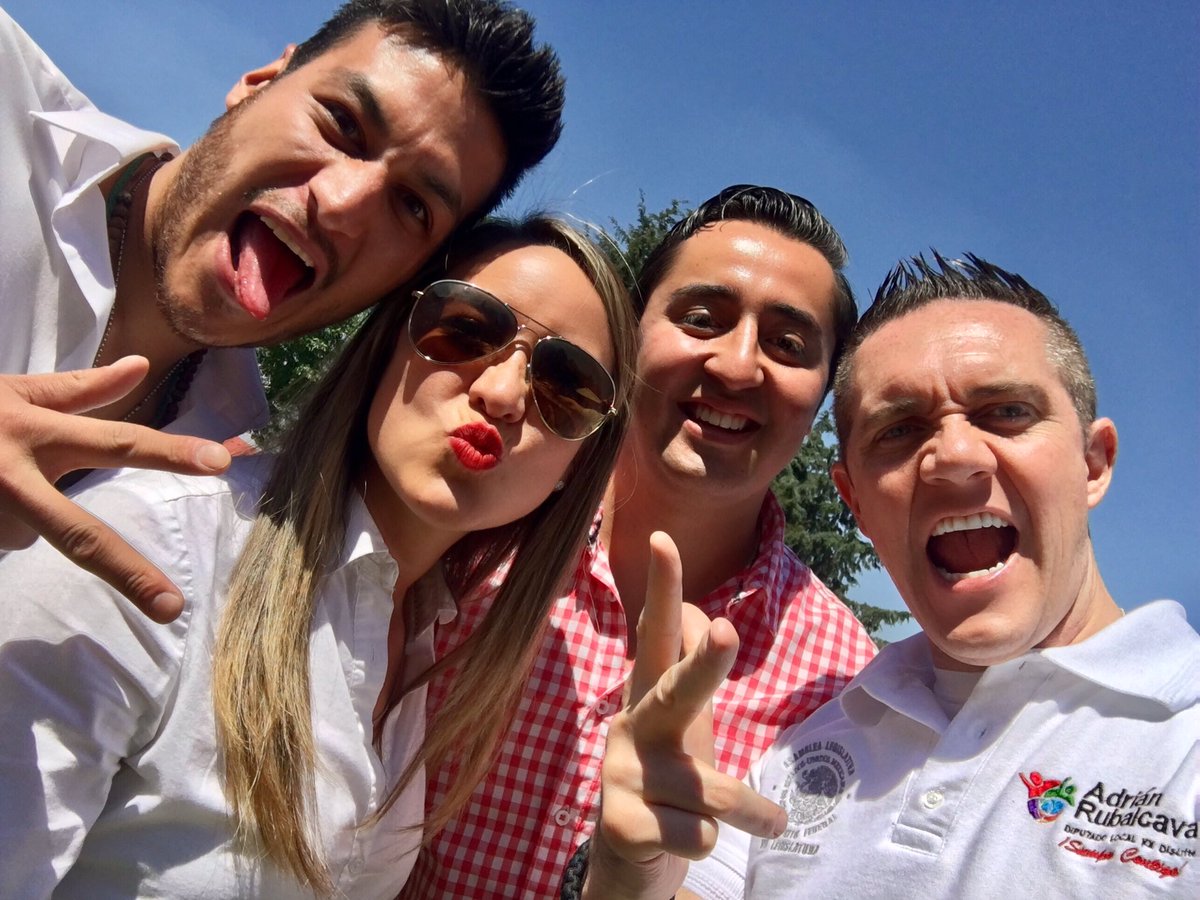 gesquivelg's tweet photo. #TeamARS trabajando con nuestro querido jefe @AdrianRubalcava 👊🏻👊🏻👊🏻 #FuerzaFuerzaFuerza #Cuajimalpa #WeraChula https://t.co/NqBL6h7sIO