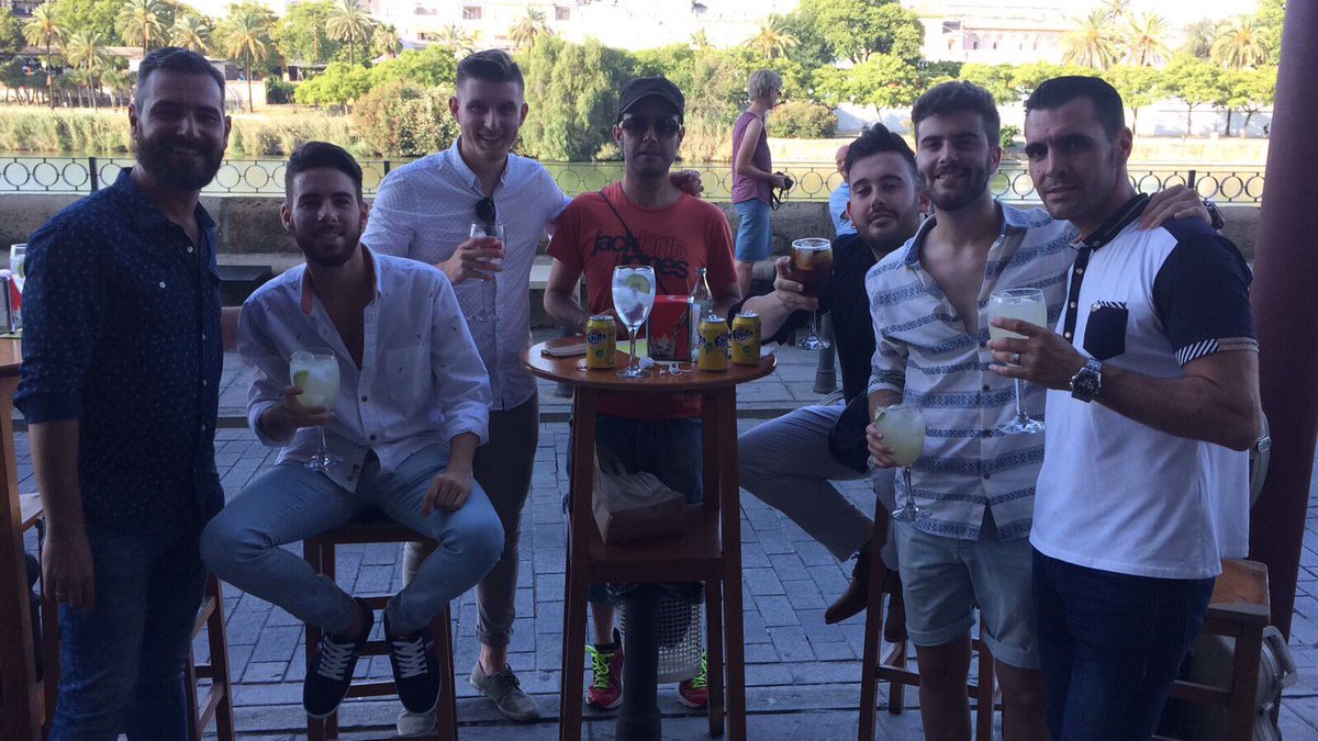 Hoy es un día muy especial para José y Tamara. Y algunos de Los Locos no han querido faltar a la cita.
 #iglesiasantaana #convivencialoca