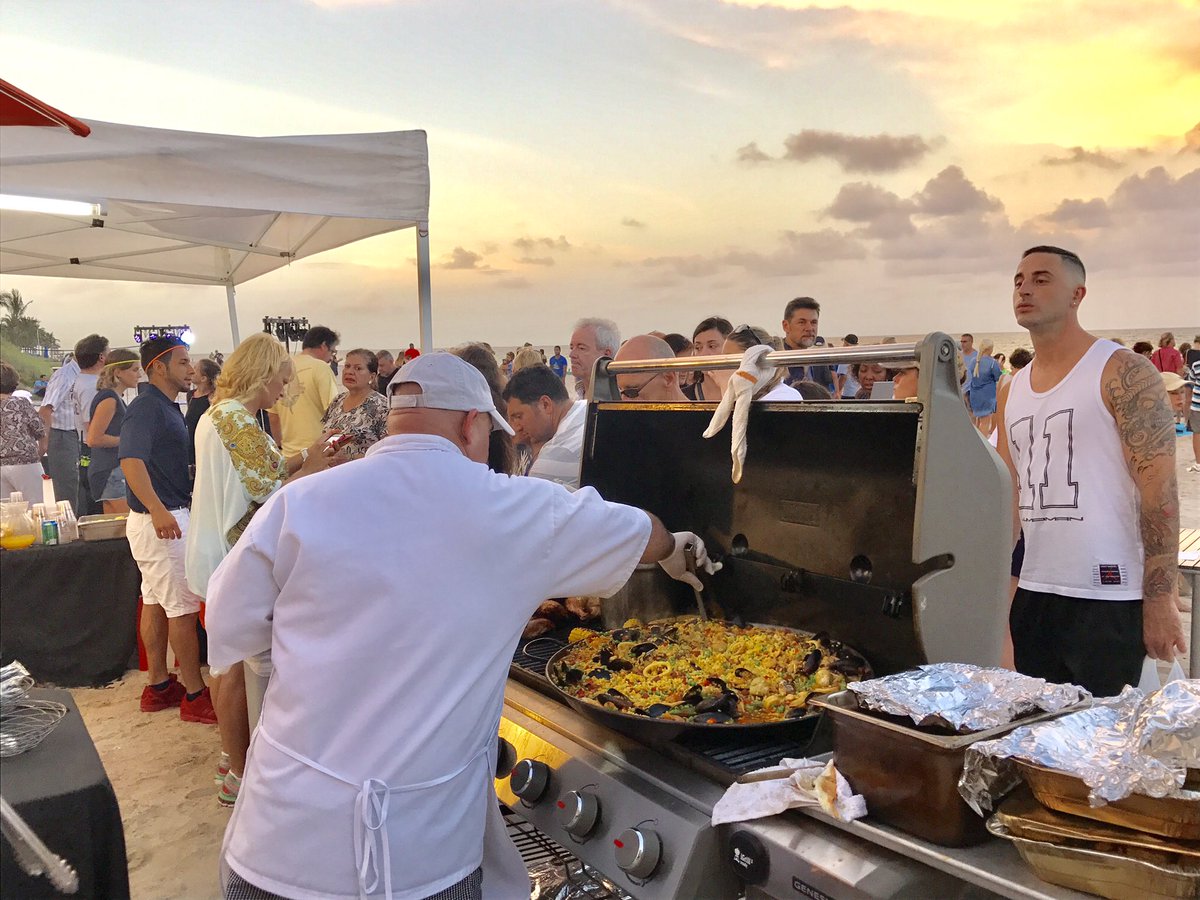 CityofSIB's tweet photo. @FAB_BeachClub is serving the paella! Looks delicious! @SoleOTO @FreshAmerBistro https://t.co/efIRQLZe2y