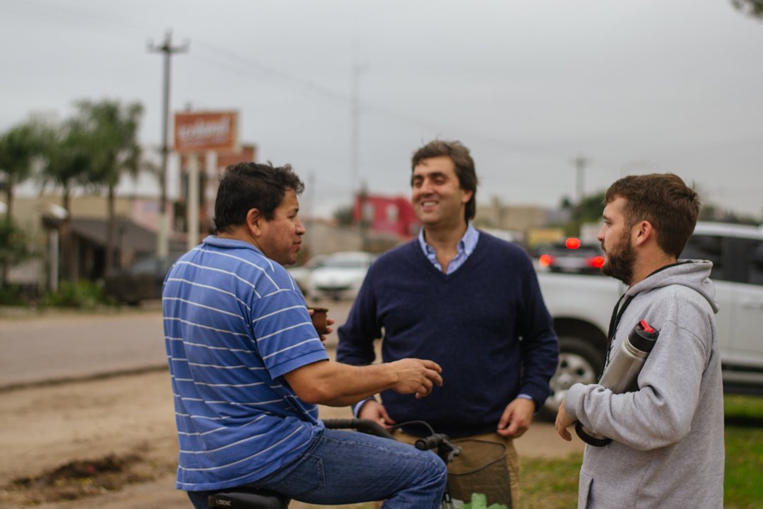 LeoBoto's tweet photo. Excelente Jornada de Difusión de nuestras propuestas a los vecinos del Partido de #Luján.
#UnidadCiudadana #EstamosCerca #SomosFuturo https://t.co/cUQqoB9dix