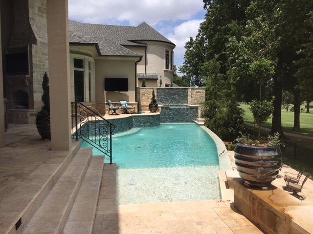 OKSignaturePool's tweet photo. Negative edge pool with glass tile and bubblers #luxurypoolsmag #pooldesign #architecture #swimmingpools #outdoorliving #tulsapeople https://t.co/a1UB7E6cFJ