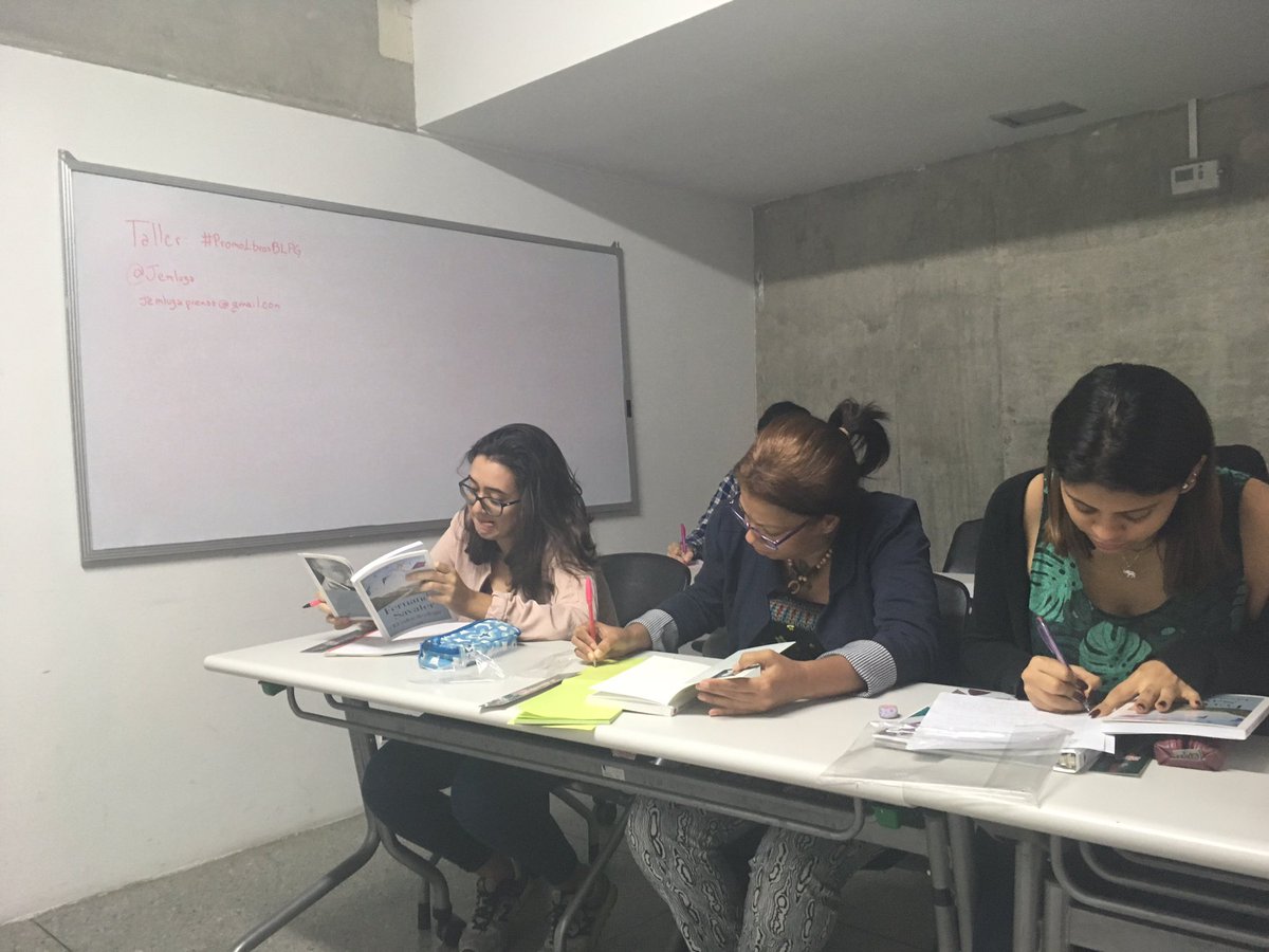 JemLuza's tweet photo. Hoy en el taller #PromoLibrosBLPG conversamos sobre el mercado editorial venezolano. ¡Gracias a la @BibliotecaLPG!

#IsshoniConVilma https://t.co/8f0iSPalt1