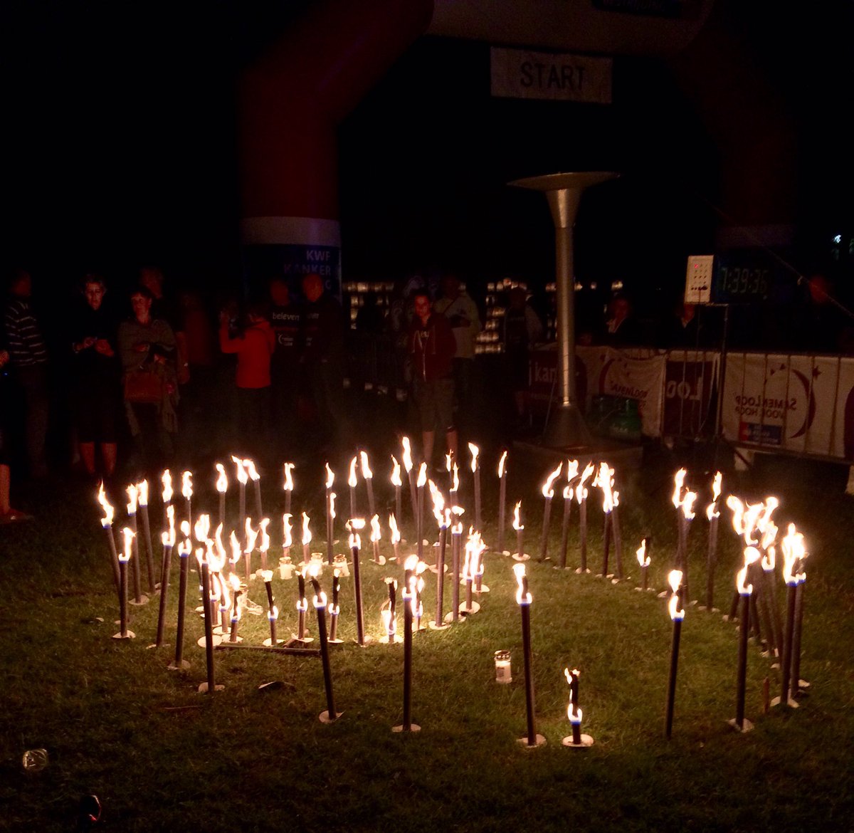 SietskeHilhorst's tweet photo. Indrukwekkende 'kaarsenceremonie' @SamenLoopNorg https://t.co/icFk0hUW4G
