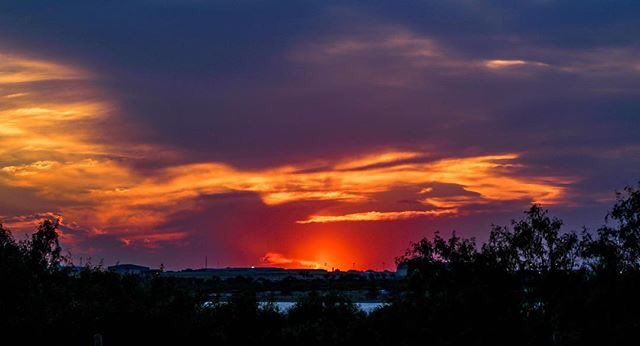 Beautiful #sunset at the Lake Casa Blanca! #HappySaturday (📷 by instagramer @desireedee.f) #LaredoTX #HolaLaredo https://t.co/AHUu52c5LV