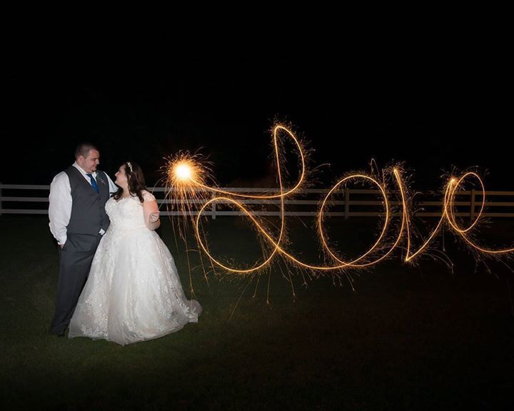HousleyPhoto's tweet photo. Danielle + Grant's wedding was so beautiful!!!💕 #Sparklers #BrideandGroom #Wedding #Huntsville #HamptonCove #HuntsvilleWeddings #HousleyPho… https://t.co/bSfdAolrwd