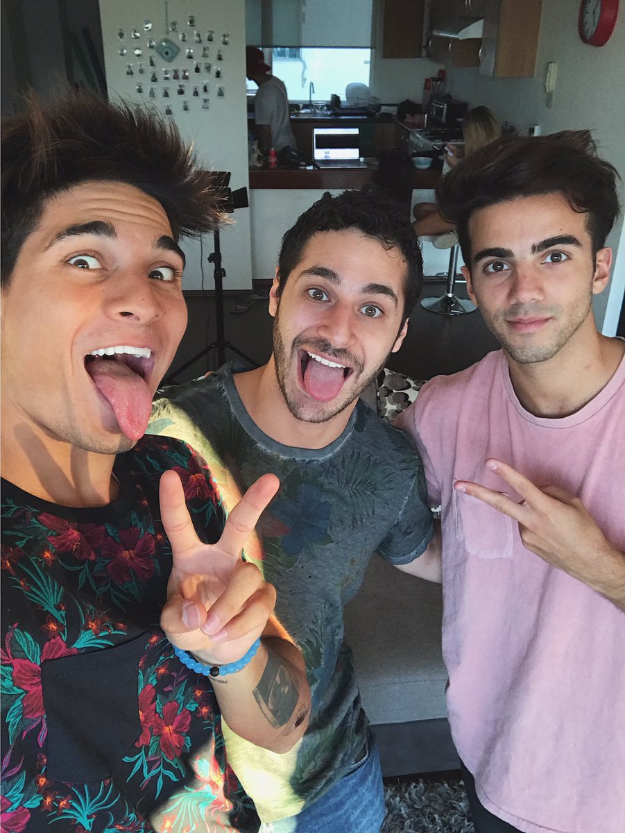 dosogas's tweet photo. Grabando vídeo para YouTube con rayito 💥 https://t.co/8kwUvzYAWB