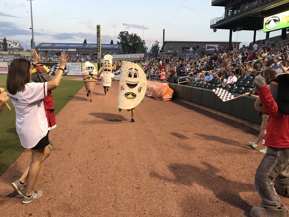 FastFoodTaco's tweet photo. Chalk up a win for #TeamTaco in the @AllSouthApp #FastFoodRace! https://t.co/XZjTfcguZC