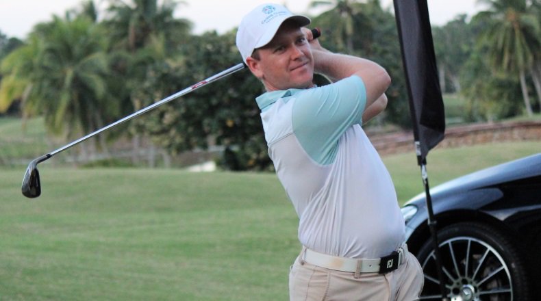 Paul Hayden streaks ahead in @MercedesBenzAU <a href="/cairnsclassic/">Cairns Classic</a> at <a href="/ParadisePalmsNQ/">Paradise Palms</a>  #ProAm #LegendsTour @ALPGtour 

📝bit.ly/2tA8UaP